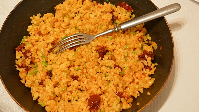 Bulgur se sušenými rajčaty