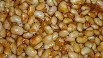 Gravče na tavče (balkánske zapečené fazole), pred zapečením