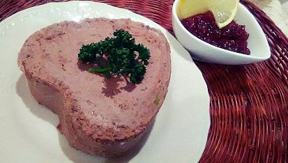 Kořeněná paštika se zeleným pepřem a domácím sádlem