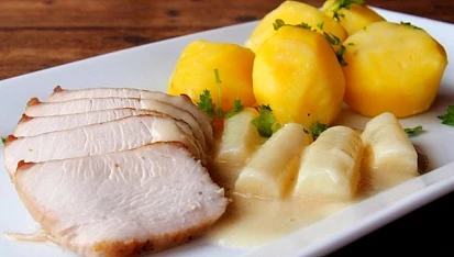 Krůtí plátek s chřestovo-parmazánovou omáčkou