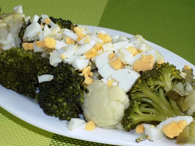 Květákovo – brokolicový salát