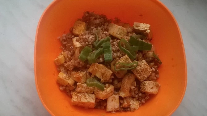 Pohanka s uzeným tofu