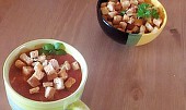 Rajčatová polévka  ,,minestrone" s krutony