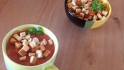 Rajčatová polévka  ,,minestrone" s krutony