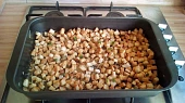 Rajčatová polévka  ,,minestrone" s krutony
