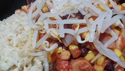 Veganská mexická pánev s bulgurem