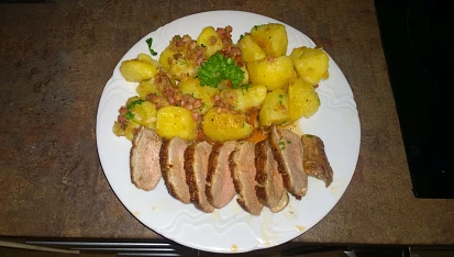 Kachní prsa s tyrolskými bramborami