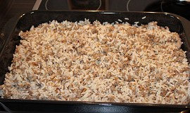Zapečená rýže s mletým masem a broskvemi