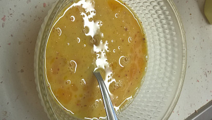 Ranní vaječná omeleta, připravená vejce