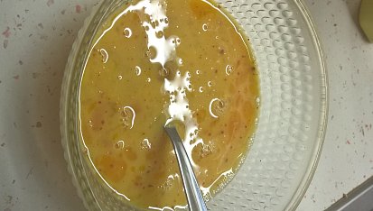 Ranní vaječná omeleta, připravená vejce