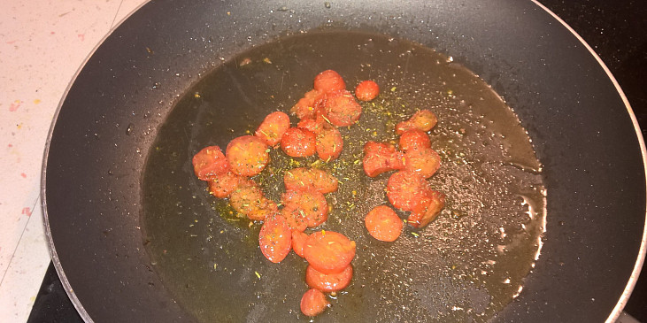 opečená rajčata posypeme provensálským kořením