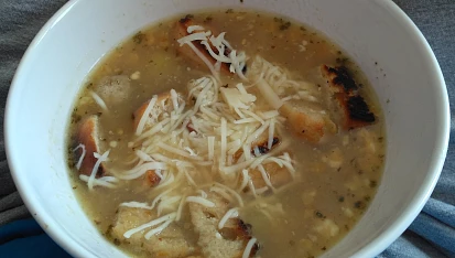 Česnečka se sýrem - recept od babičky