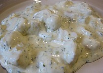 Gnocchi s kuřecími kousky a brokolicí ve smetanovo-sýrové omáčce