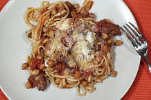 Kuřecí linguine s cizrnou a rajčaty