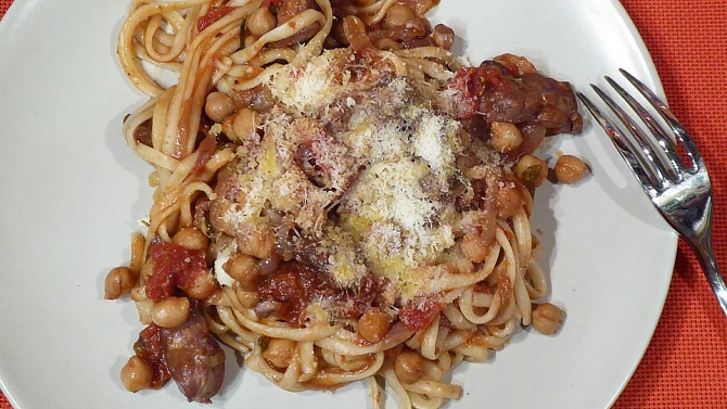 Kuřecí linguine s cizrnou a rajčaty, Kuřecí linguine s cizrnou a rajčaty