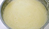Petrželová polévka s petrželovými lupínky
