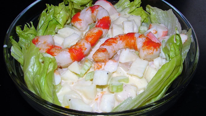 „Surimi“ salát à la krevety a krabí tyčinky