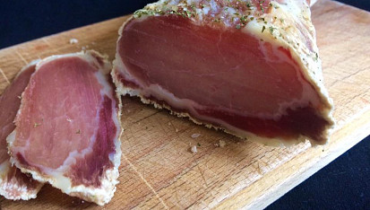 Sušená šunka z vepřové kotlety ve stylu prosciutto