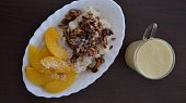 Veganský rýžový nákyp s broskvemi