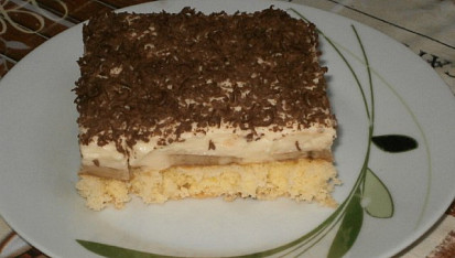 Banánový řez z tvarohu a smetany, s banánem