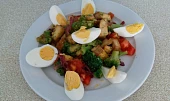 Brokolice s rajčaty, vejci a tofu