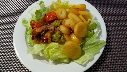 Brokolice s rajčaty, vejci a tofu