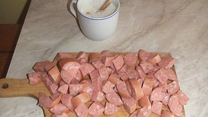 Buřtguláš na škvarcích, Buřtíky raději krájím na drobno, nejen na kolečka