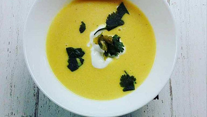 Kukuřičný krém s koriandrem a jalapeňos papričkami