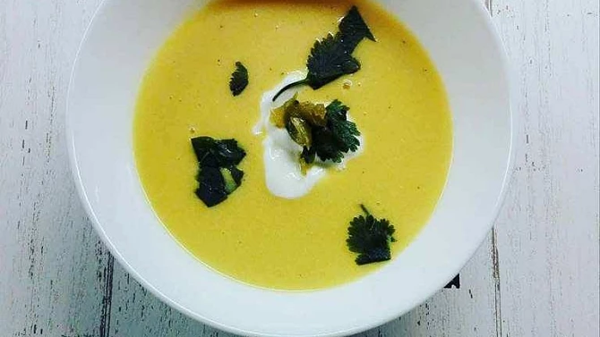 Kukuřičný krém s koriandrem a jalapeňos papričkami