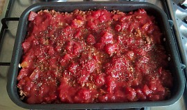 Lasagne zapečené s rajčaty a mletým masem