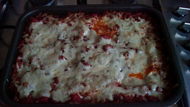 Lasagne zapečené s rajčaty a mletým masem