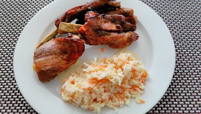 Nakládaná vepřová žebírka pečená v marinádě