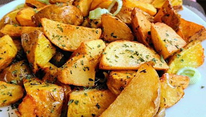 Pečené  česnekové brambory s mix bylinkami