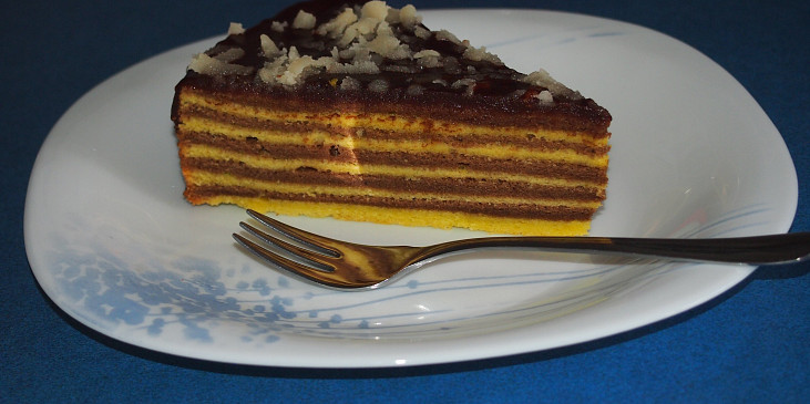 Pruhovaný dort, postupně pečený