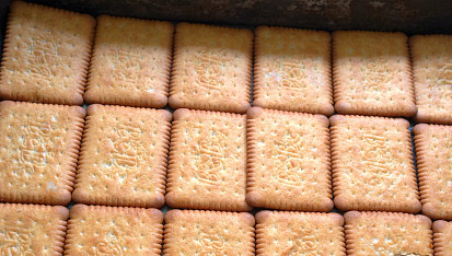 Sváteční pudinkový koláč z croissantů
