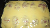 Sváteční pudinkový koláč z croissantů