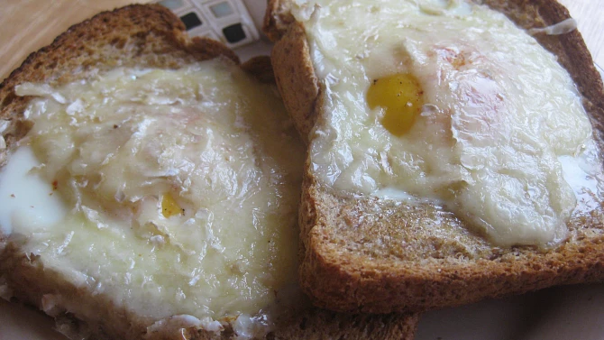 Toasty s volským okem a hermelínem