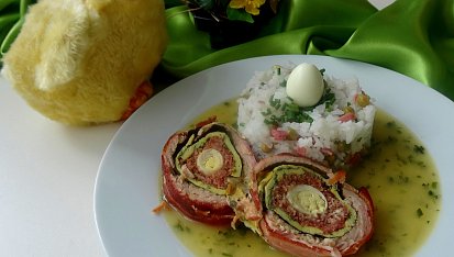 Velikonoční masová roláda, plněná křepelčími vejci