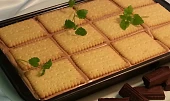 Dvojbarevné čokoládové kostky ze sušenek s banánem, Hotový, nachystaný do lednice na ztuhnutí