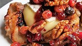 Kuře s ořechy, brusinkami a Hermelínem