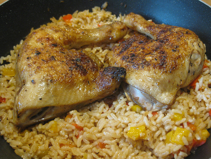 Kuřecí stehna s paprikovou rýží