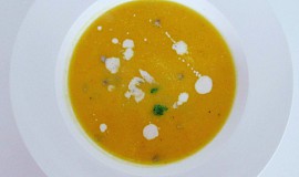 Mrkvová polévka s pomerančem