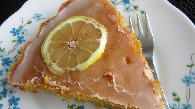 Mrkvový koláč s citronovou polevou