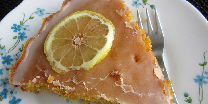 Mrkvový koláč s citronovou polevou