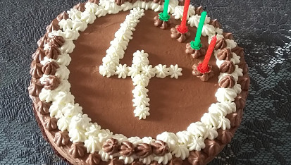 Pařížský dort pro Davču, můj dortík k synovým narozeninám podle tohoto receptu .-)