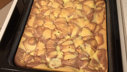 Pudinkové řezy se zakysankou, Po upečení, pudink se ztratil v piškotu..