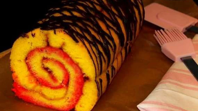 Punčová roláda s marmeládou a čokoládou