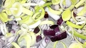 Rýžové nudle s kuřecím masem a žampiony