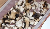 Rýžové nudle s kuřecím masem a žampiony