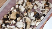 Rýžové nudle s kuřecím masem a žampiony